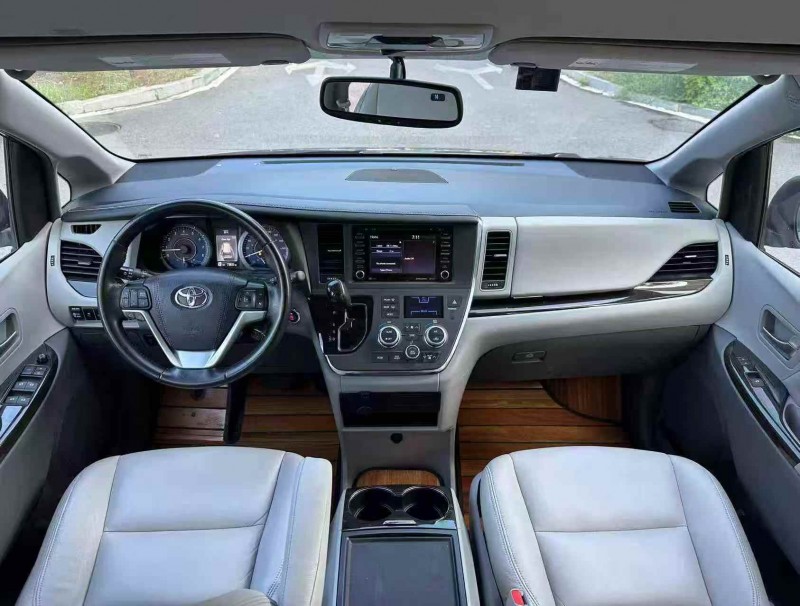 枣庄19年丰田塞纳5