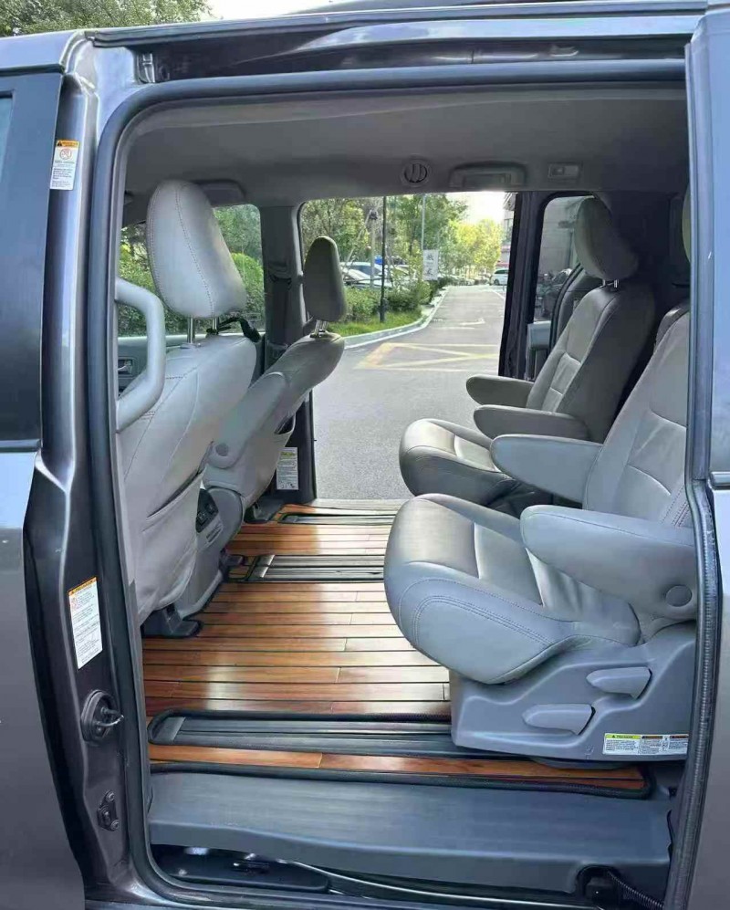 枣庄19年丰田塞纳6