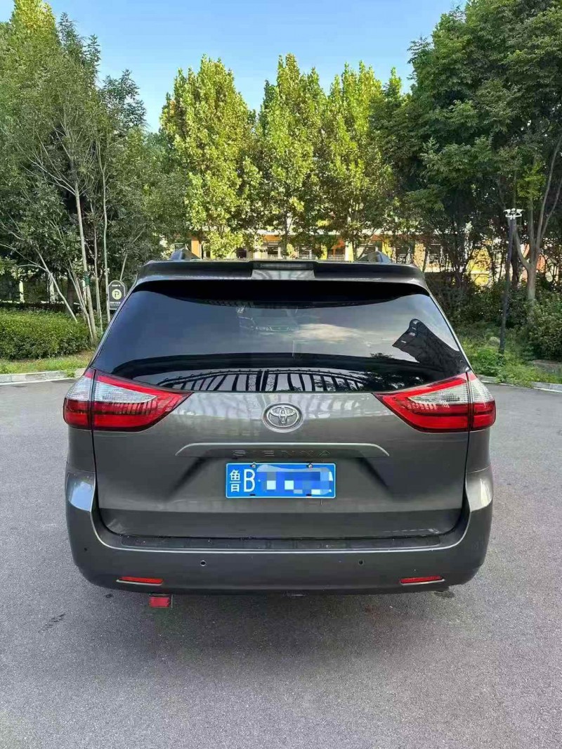 枣庄19年丰田塞纳9