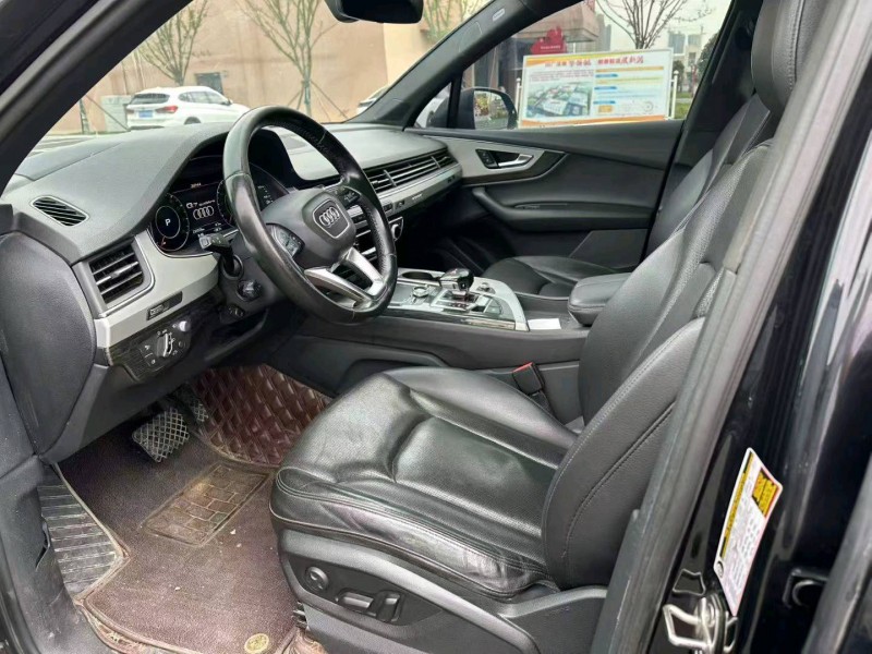 济宁18年奥迪Q74
