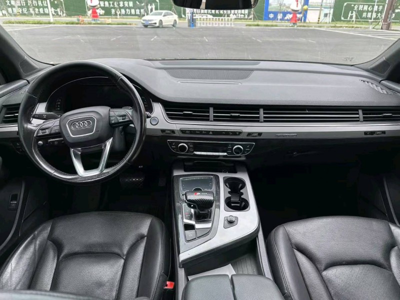 济宁18年奥迪Q75