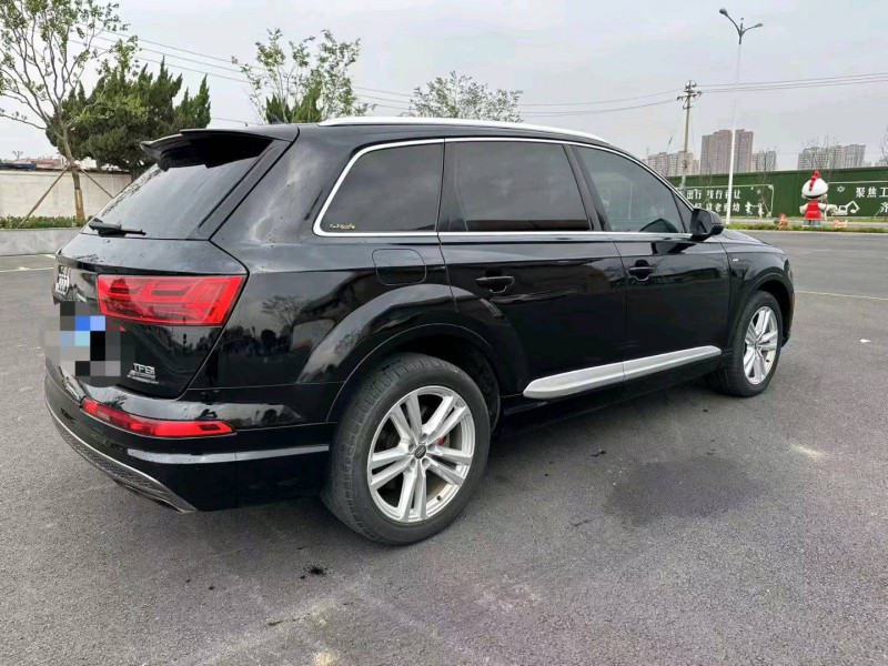 济宁18年奥迪Q76