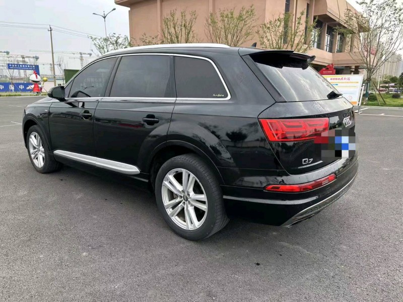 济宁18年奥迪Q77