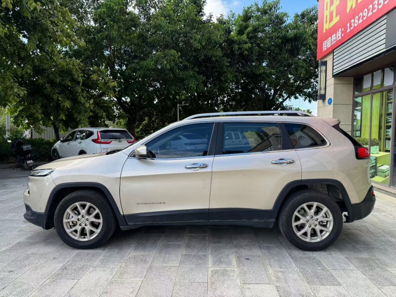 惠州16年Jeep自由光5