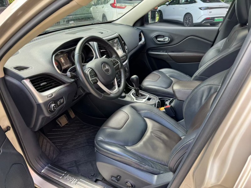 惠州16年Jeep自由光8