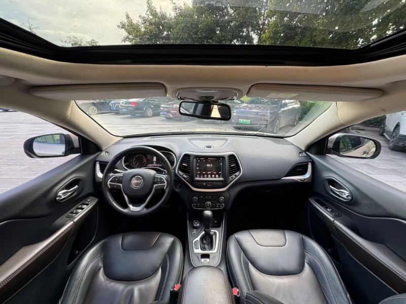 惠州16年Jeep自由光9