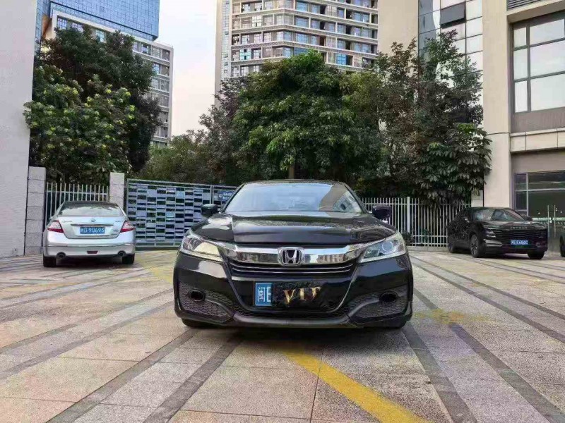 厦门17年本田雅阁1