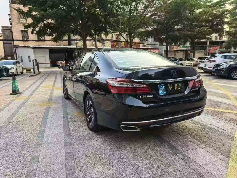 厦门17年本田雅阁7