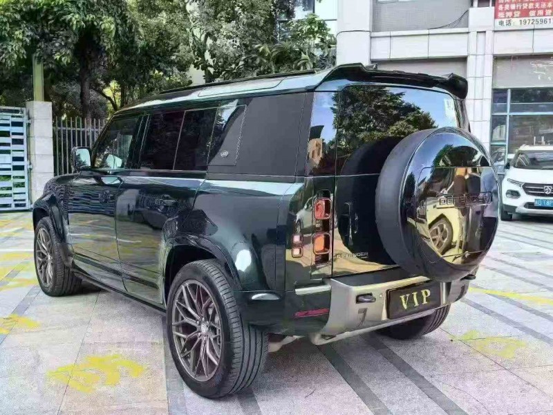 三明23年路虎卫士8