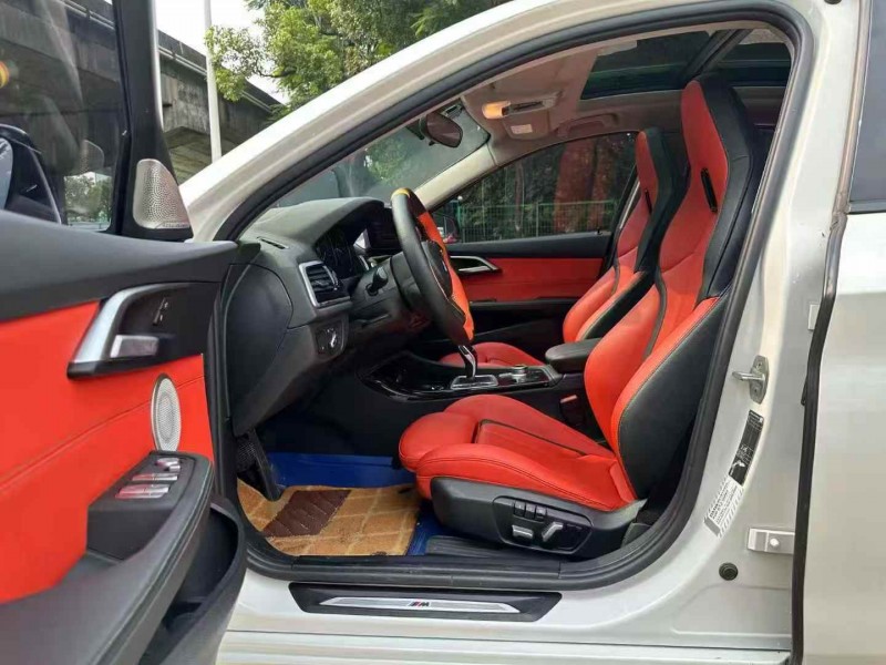 广州21年宝马1系8