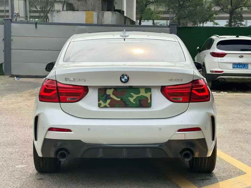 广州21年宝马1系9