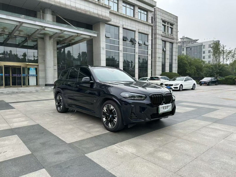 枣庄23年宝马IX33