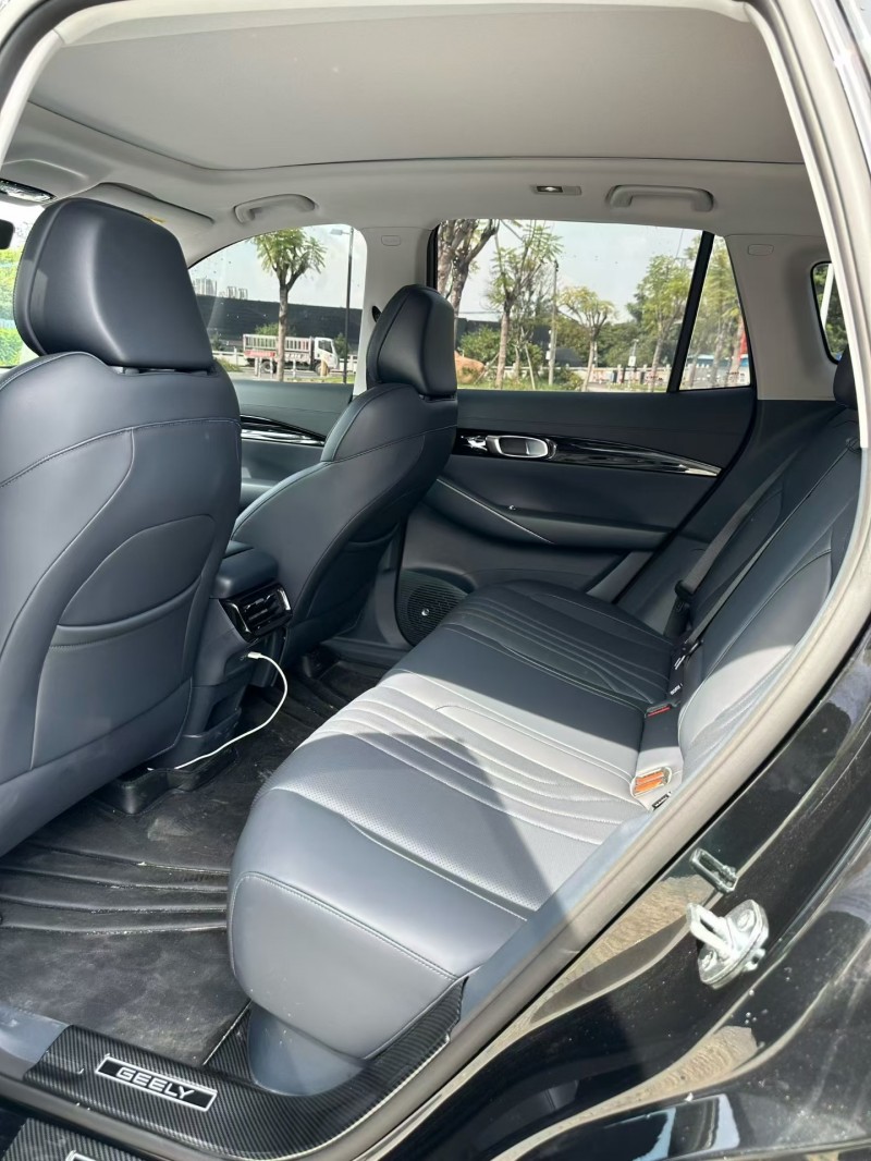 广州25年吉利银河5
