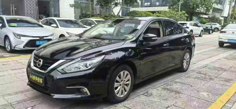 宁德17年日产天籁3