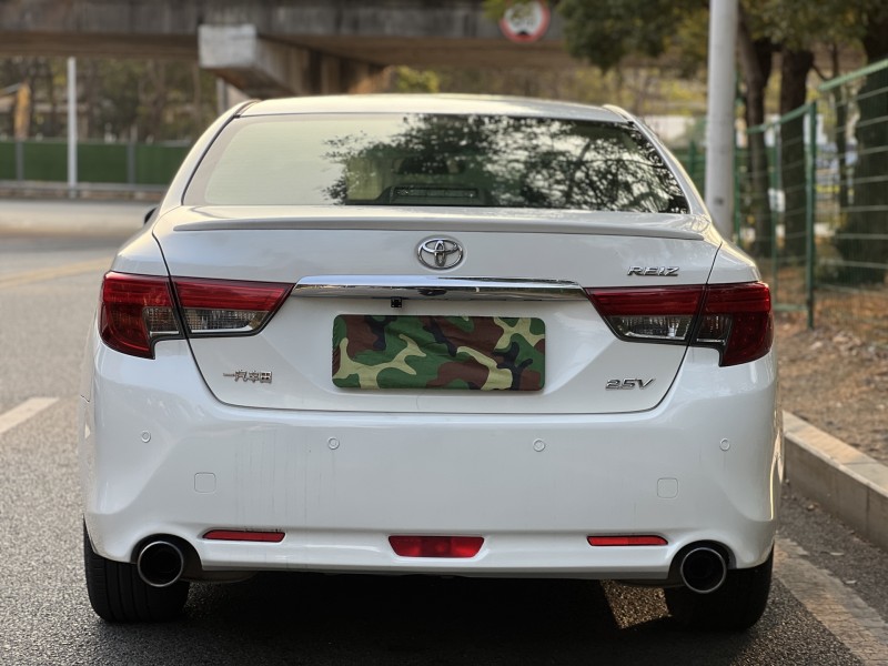 东莞14年丰田锐志9