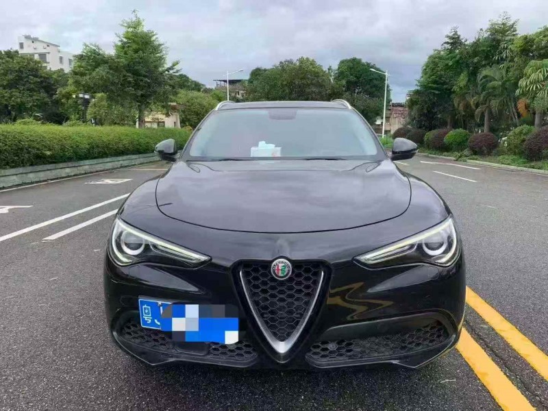 湛江19年阿尔法·罗密欧Stelvio1