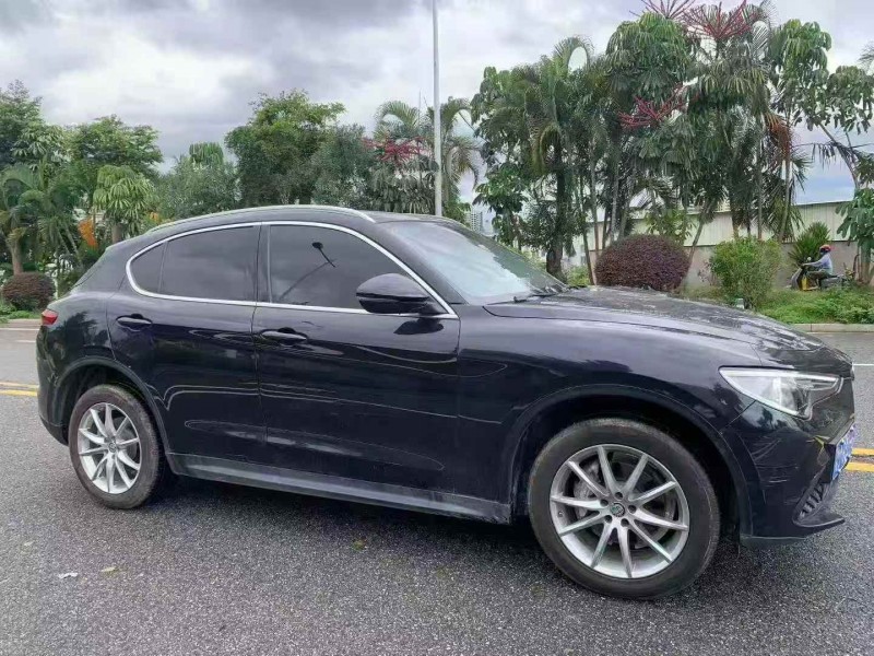 湛江19年阿尔法·罗密欧Stelvio2