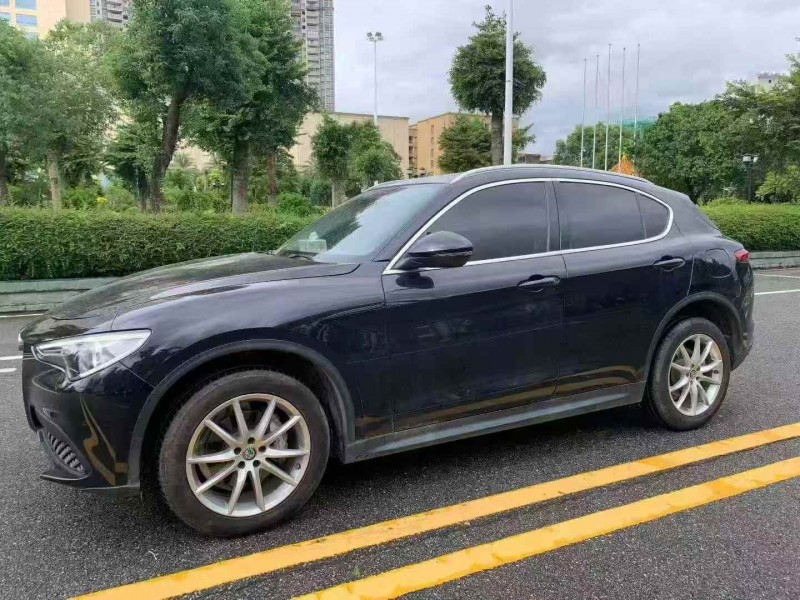 湛江19年阿尔法·罗密欧Stelvio3