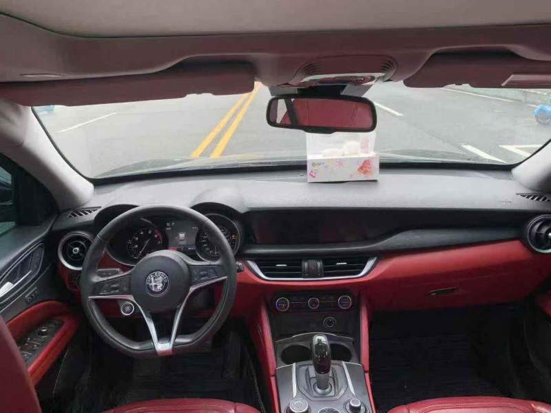 湛江19年阿尔法·罗密欧Stelvio4