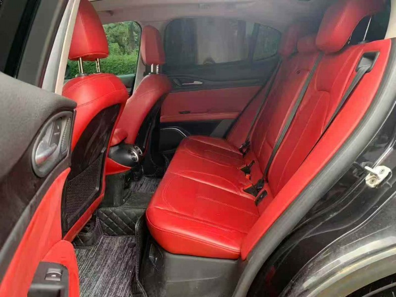 湛江19年阿尔法·罗密欧Stelvio5