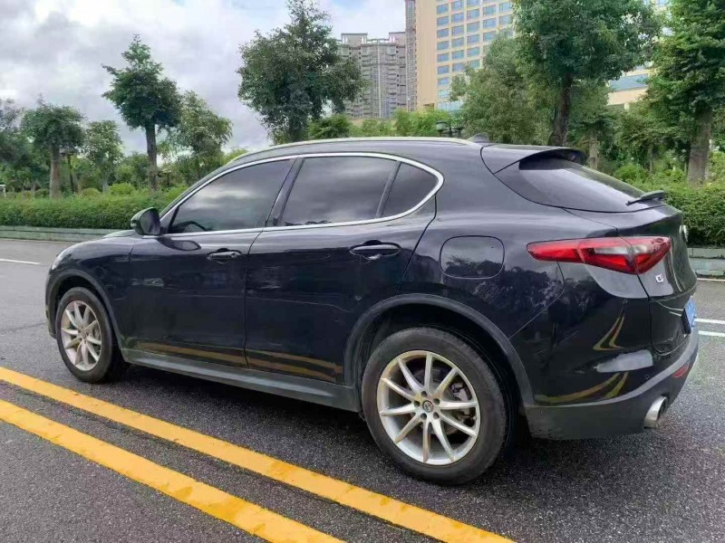 湛江19年阿尔法·罗密欧Stelvio7