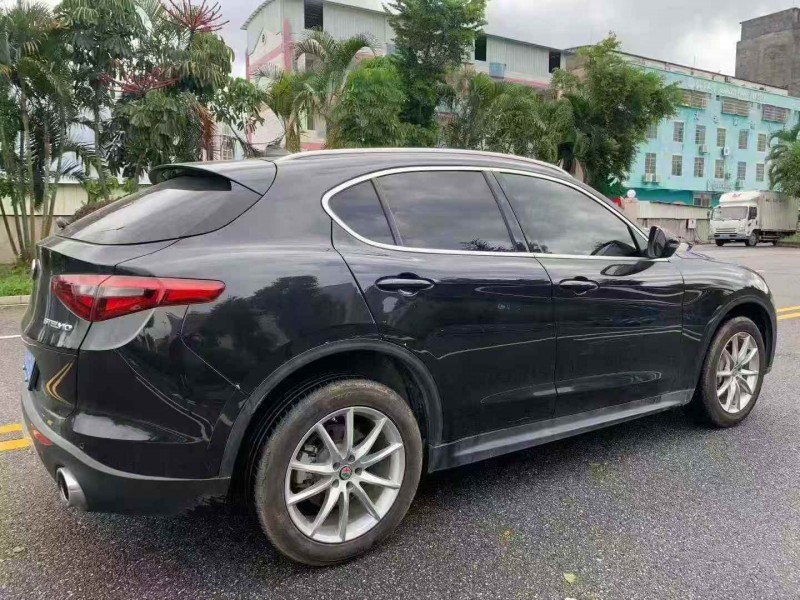 湛江19年阿尔法·罗密欧Stelvio9