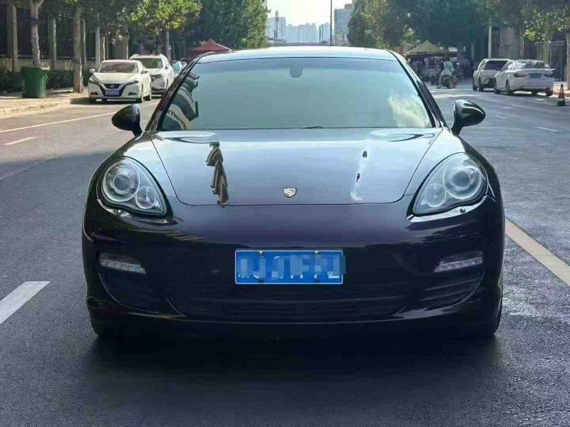 郑州12年保时捷帕拉梅拉1