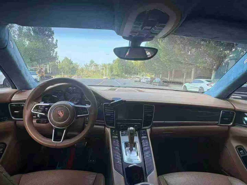 郑州12年保时捷帕拉梅拉5