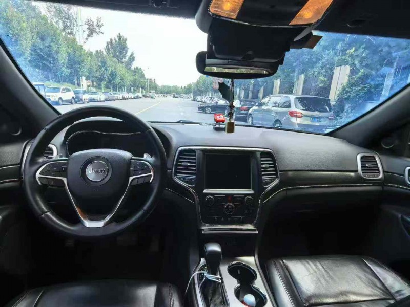 郑州19年Jeep大切诺基4