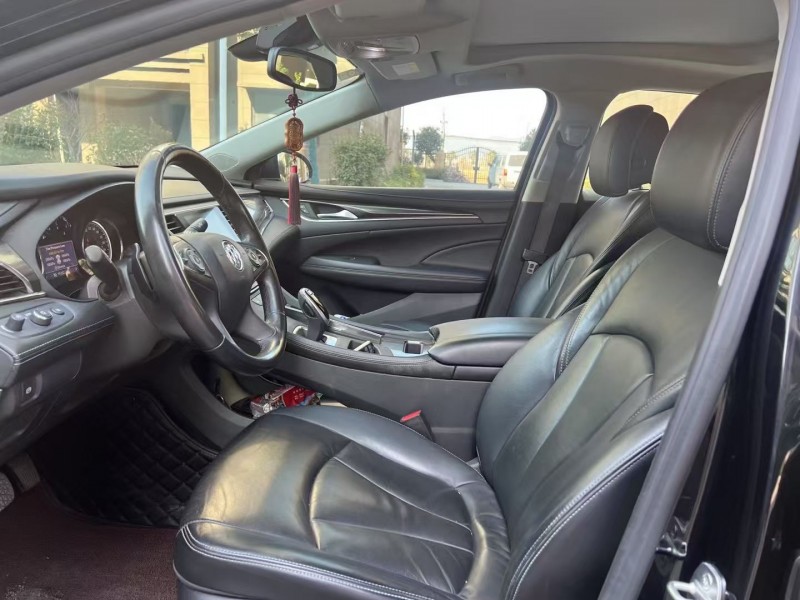 徐州20年别克君越4