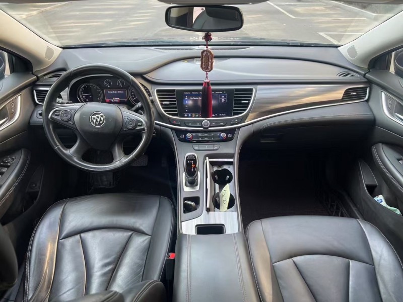 徐州20年别克君越5