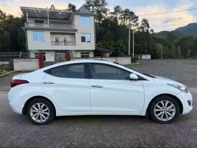 三明17年现代朗动9