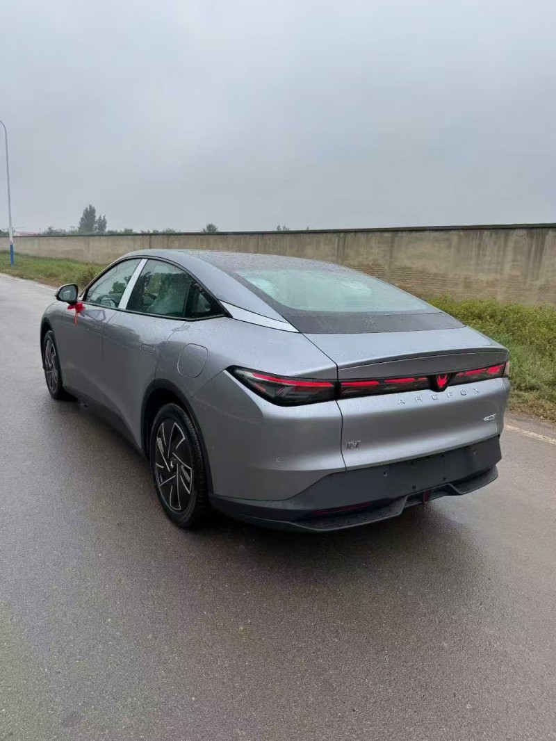 唐山25年极狐汽车阿尔法4