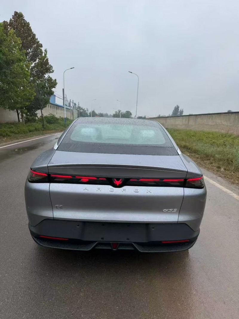 唐山25年极狐汽车阿尔法5