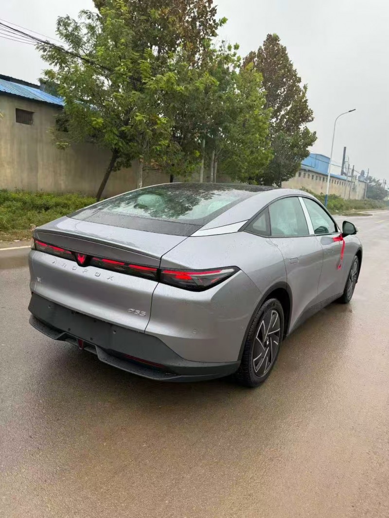 唐山25年极狐汽车阿尔法6