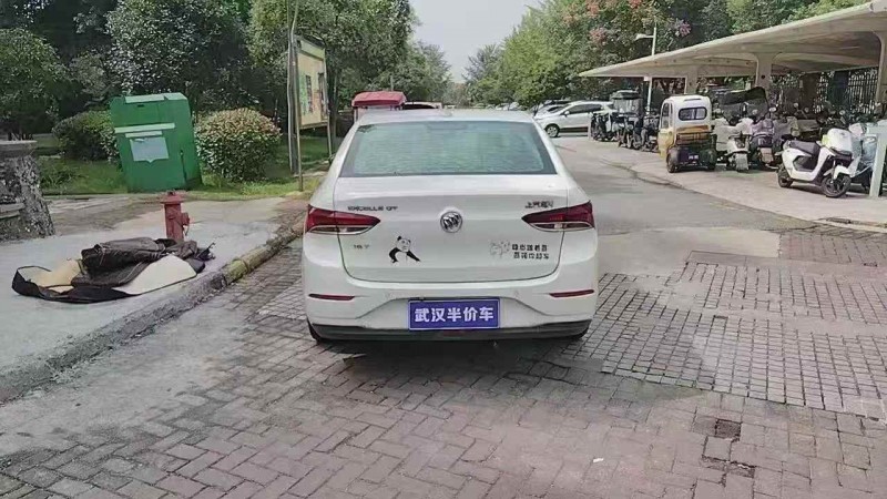 武汉17年别克英朗9