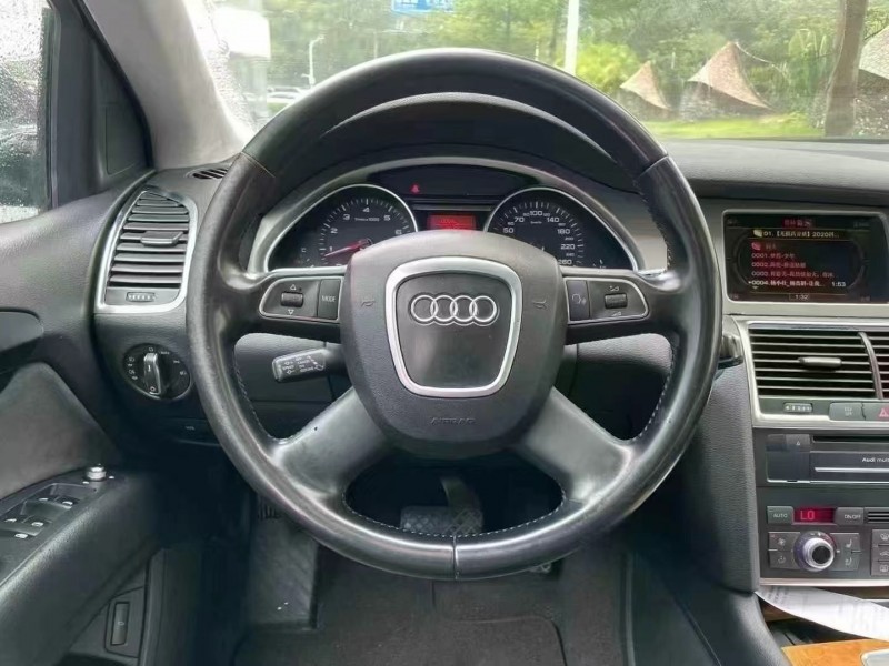 深圳10年奥迪Q77