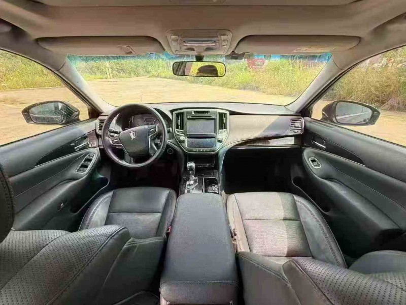 岳阳18年丰田皇冠4