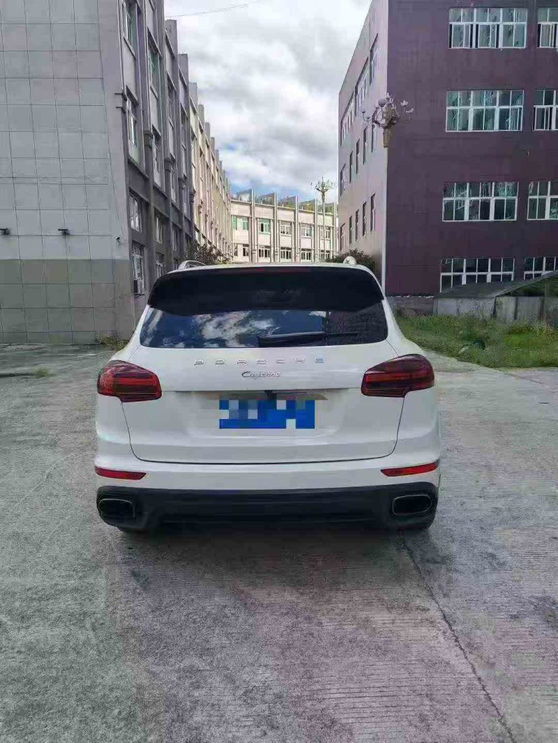 厦门17年保时捷卡宴9