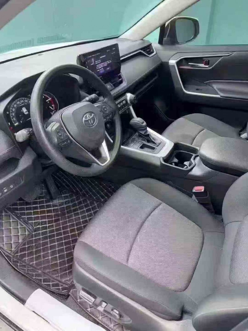 成都23年丰田RAV4荣放5