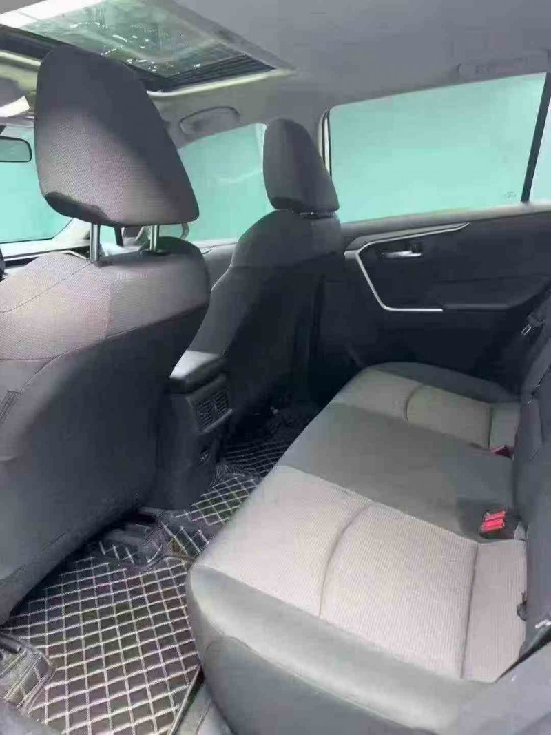 成都23年丰田RAV4荣放6