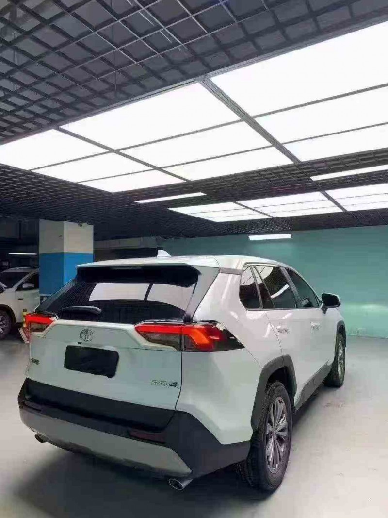 成都23年丰田RAV4荣放7