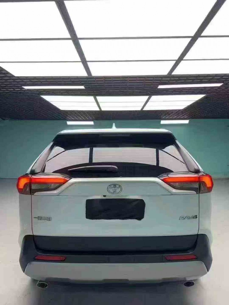 成都23年丰田RAV4荣放9