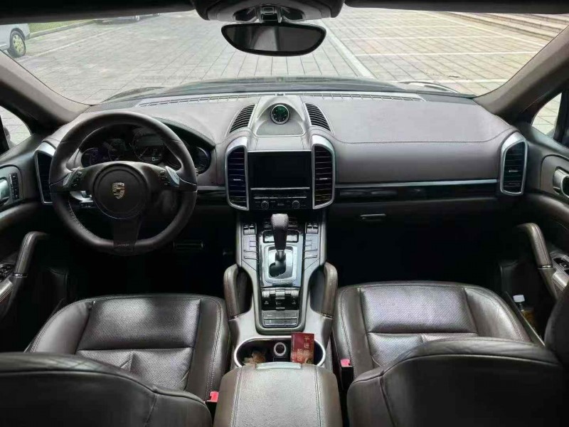 南京13年保时捷卡宴4