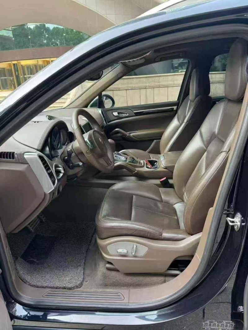 南京13年保时捷卡宴6