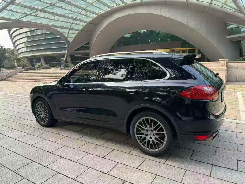 南京13年保时捷卡宴7