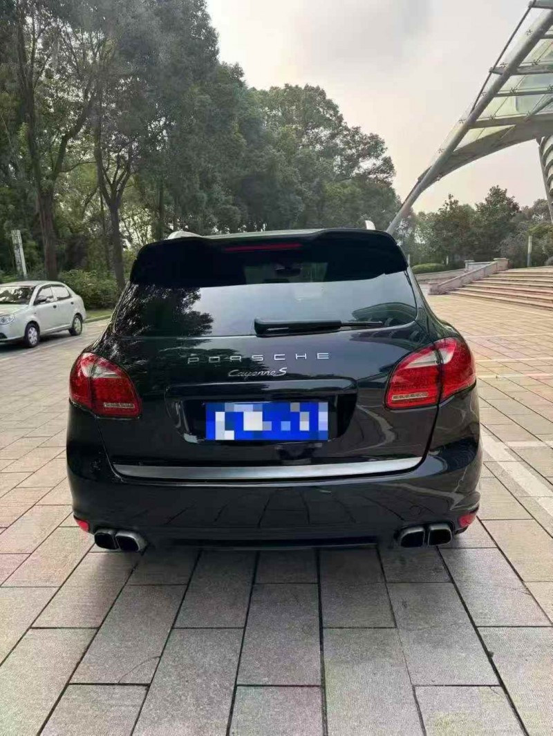 南京13年保时捷卡宴8