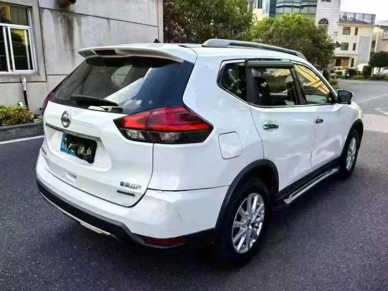 湖州19年日产奇骏8