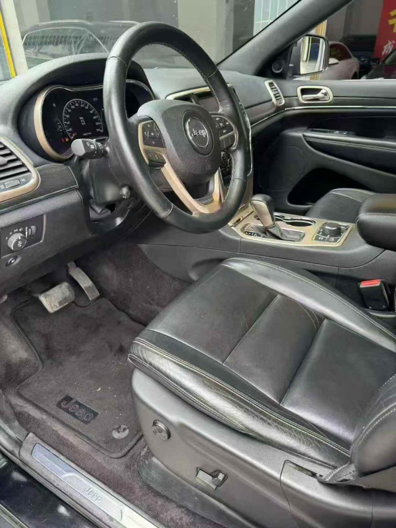 宜昌19年Jeep大切诺基5