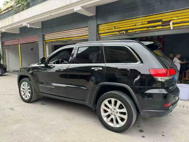 宜昌19年Jeep大切诺基8